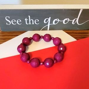 Plum-magenta beaded fashion stretch bangle bracelet.